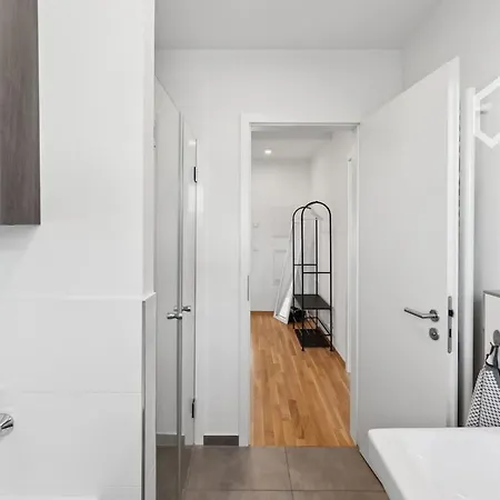 Charmante & Moderne Neubauwohnung Mit Balkon * Zwenkau