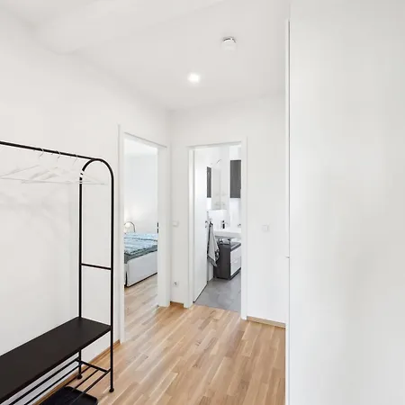 Charmante & Moderne Neubauwohnung Mit Balkon *