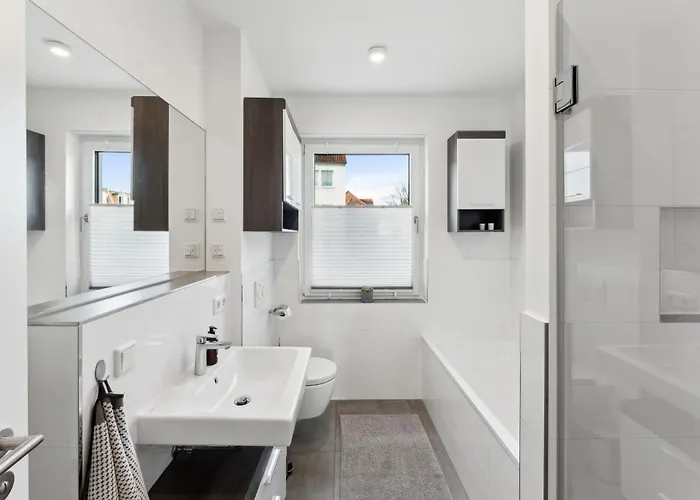 Charmante & Moderne Neubauwohnung Mit Balkon Apartamento